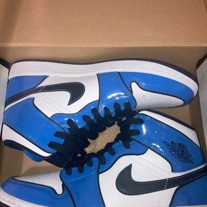 worn 2 times no creases or scuffs no star loss